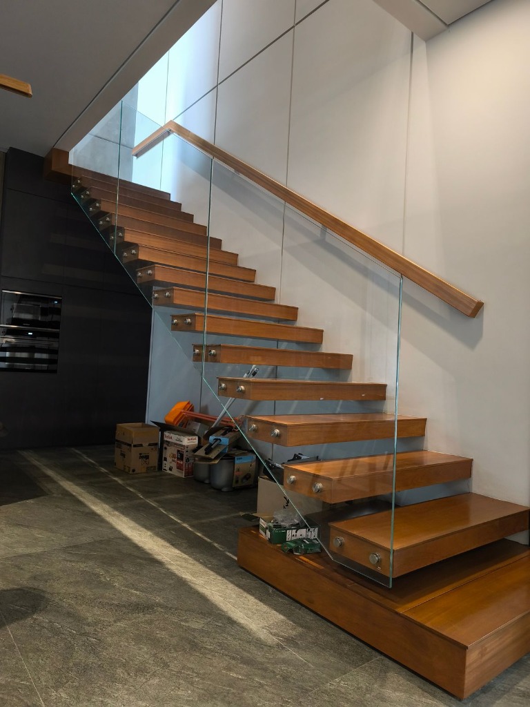 Railing Tangga Kaca Tempered 5
